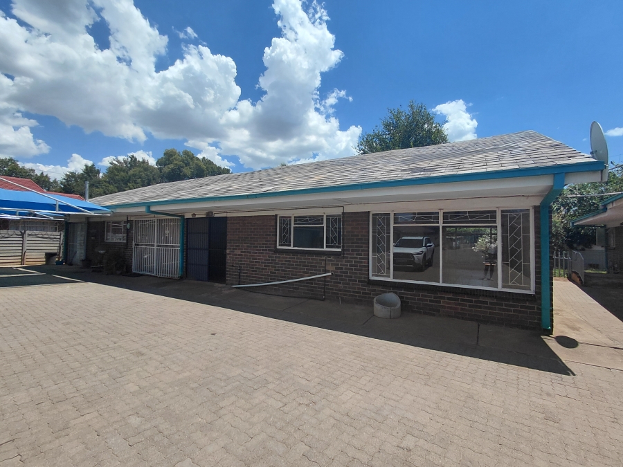 To Let 2 Bedroom Property for Rent in Meiringspark North West